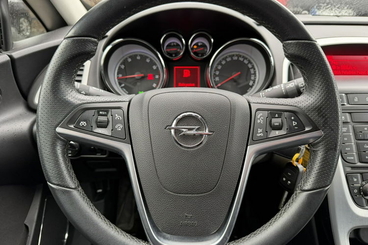 Opel Astra GTC, PDC 2x, Podgrz. fotele, Ele szyby, Ele lusterka, 2 kpl. kół zdjęcie 18
