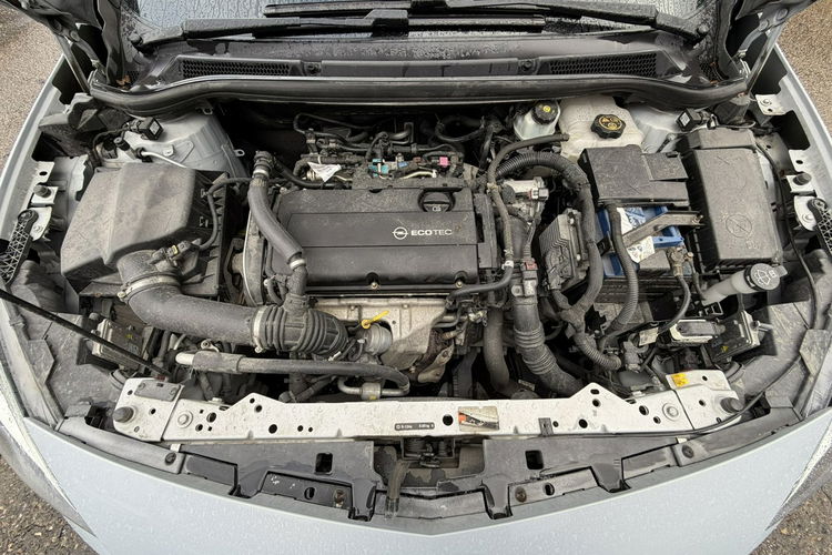 Opel Astra GTC, PDC 2x, Podgrz. fotele, Ele szyby, Ele lusterka, 2 kpl. kół zdjęcie 28