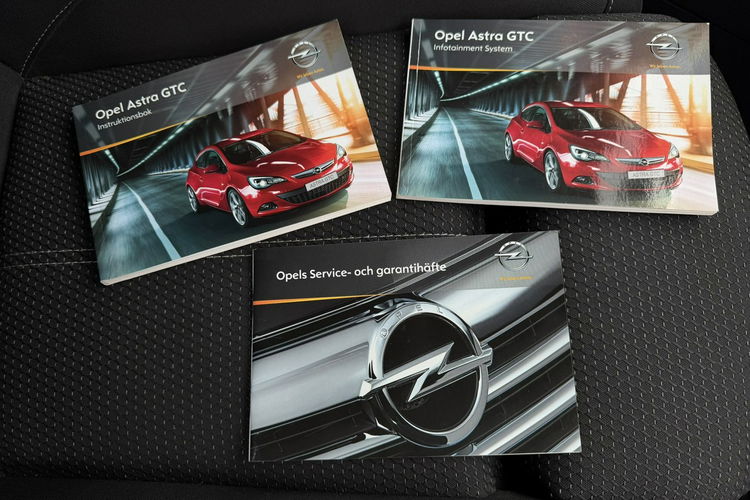 Opel Astra GTC, PDC 2x, Podgrz. fotele, Ele szyby, Ele lusterka, 2 kpl. kół zdjęcie 30