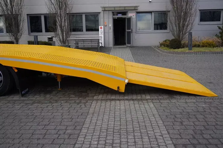 Mercedes Actros 2543 / NOWA laweta / Retarder / Kabina sypialna zdjęcie 15