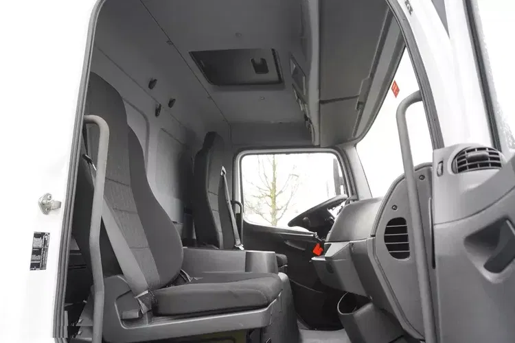 Mercedes Atego 1318 E6 4x2 / Chłodnia Cazaux 17 EPAL / Multitemperatura / Thermoking T-1000R zdjęcie 22
