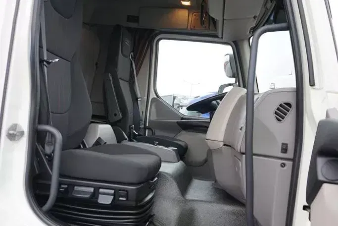 DAF LF / 260 / ACC / E 6 / FIRANKA / 18 PALET / DŁ. 7.2 M zdjęcie 8