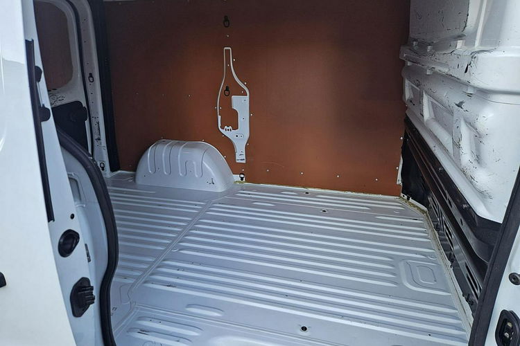 Renault Trafic dCi bagażnik zdjęcie 17