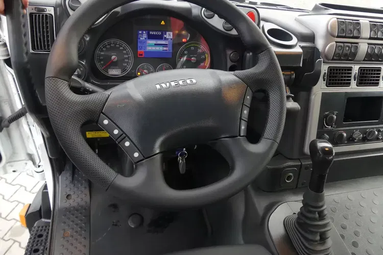 Iveco TRAKKER 310 / HDS FASSI F100 + SKRZYNIA 6.20 / MANUAL / zdjęcie 32