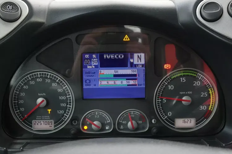 Iveco TRAKKER 310 / HDS FASSI F100 + SKRZYNIA 6.20 / MANUAL / zdjęcie 33