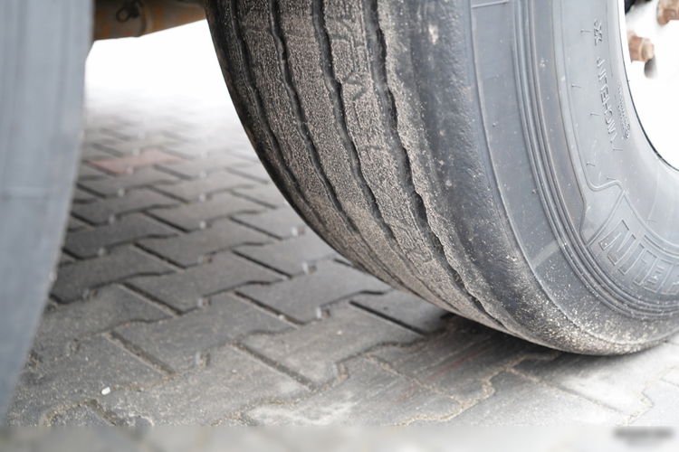 Feldbinder / CEMENTONACZEPA / 2 KOMORY / 37 000 L / SILOS / DO MATERIAŁÓW SYPKICH  / ALUFELGI zdjęcie 19