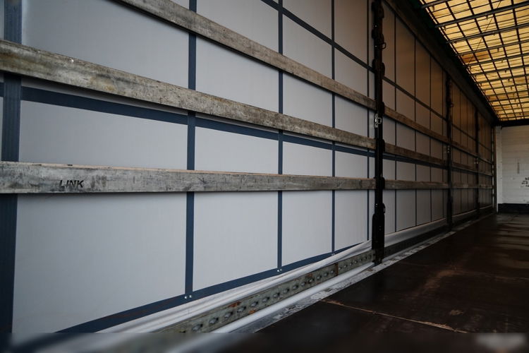 Wielton FIRANKA / MEGA / DACH PODNOSZONY / SYSTEM BDE - ROZSUWANE SŁUPKI / SAF / DACH ZBROJONY zdjęcie 16