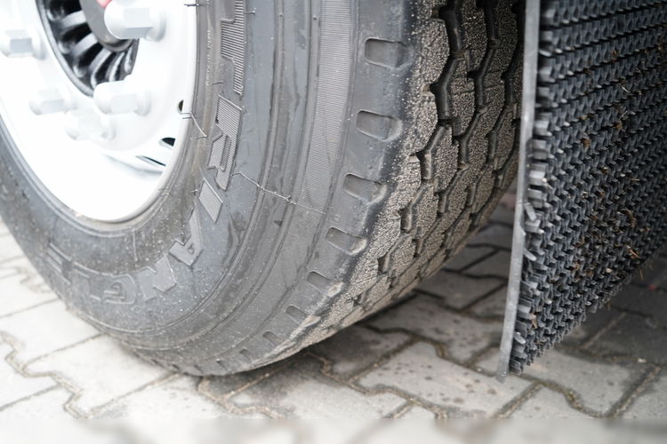 Kogel / FIRANKA / STANDARD / WINDA 2 000 kg  / KOSZ NA PALETY / OŚ PODONOSZONA / SAF  zdjęcie 27