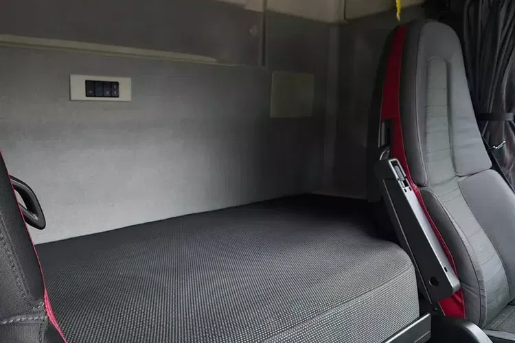 Volvo FH GLOBETROTTER zdjęcie 25