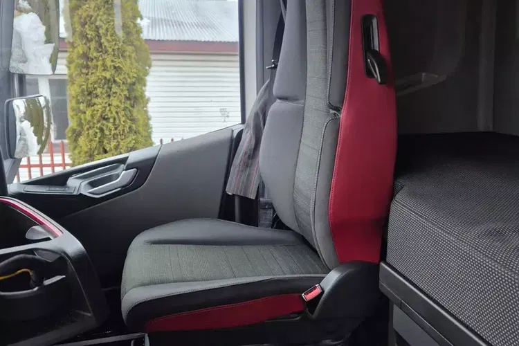 Volvo FH GLOBETROTTER zdjęcie 31