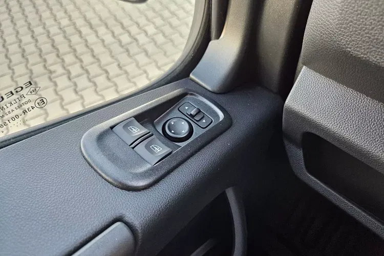 Renault Master L3H2 129999zł Netto Brygadówka 7 osób 2.3 dCi/180KM zdjęcie 21