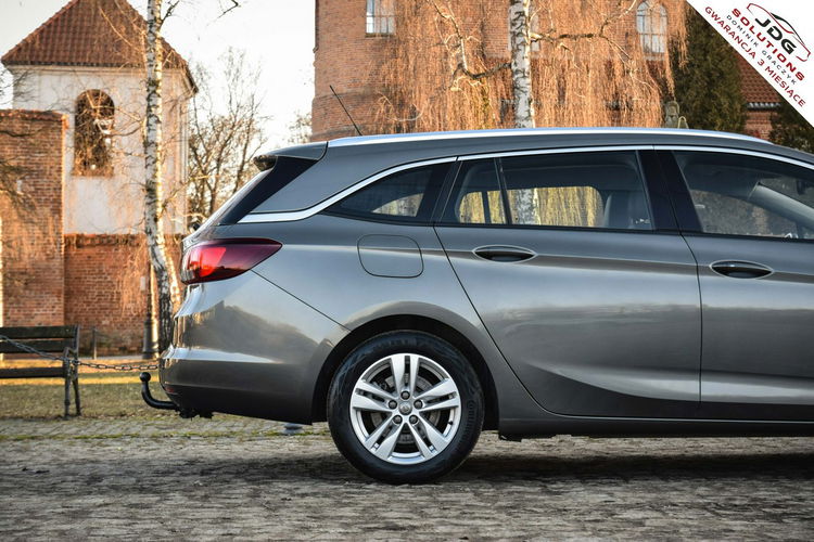 Opel Astra Z polskiego salonu  Piękny kolor  El. klapa - Led - 100% Oryginał zdjęcie 13