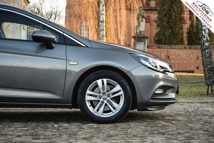 Opel Astra Z polskiego salonu  Piękny kolor  El. klapa - Led - 100% Oryginał zdjęcie 14