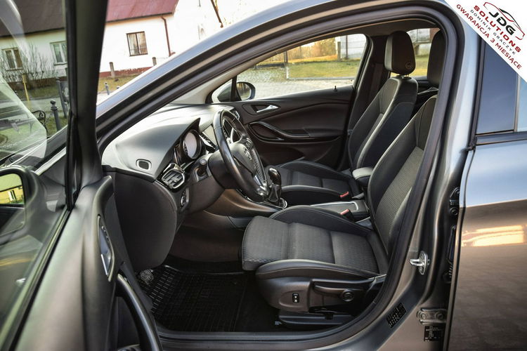 Opel Astra Z polskiego salonu  Piękny kolor  El. klapa - Led - 100% Oryginał zdjęcie 16