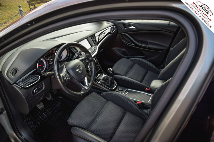 Opel Astra Z polskiego salonu  Piękny kolor  El. klapa - Led - 100% Oryginał zdjęcie 17