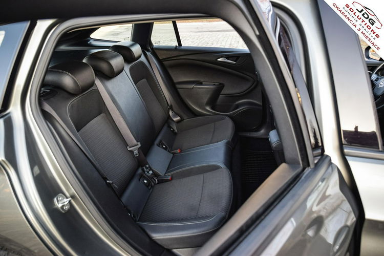 Opel Astra Z polskiego salonu  Piękny kolor  El. klapa - Led - 100% Oryginał zdjęcie 30