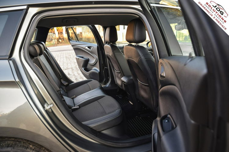 Opel Astra Z polskiego salonu  Piękny kolor  El. klapa - Led - 100% Oryginał zdjęcie 31