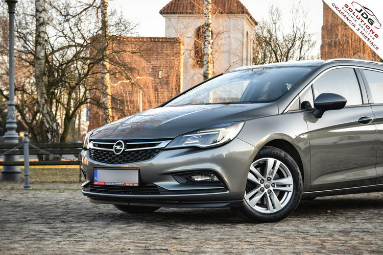 Opel Astra Z polskiego salonu  Piękny kolor  El. klapa - Led - 100% Oryginał zdjęcie 9