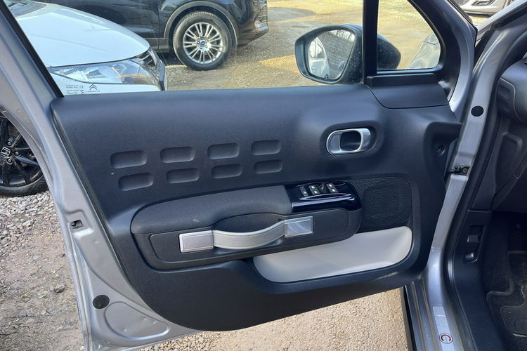 Citroen C3 1.2 Zarejestrowany Climatronic Led Navi czujniki TempomatStan Idealny zdjęcie 16