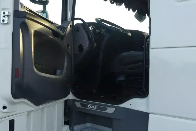 DAF XF 106.480 / LOW DECK / IDEALNY STAN / SUPER SPACE CAB / zdjęcie 17