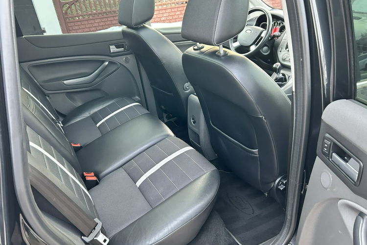 Ford Kuga zdjęcie 16