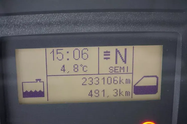 Iveco EUROCARGO / 180-250 / SKRZYNIOWY + HDS / HYVA HC - 153 / ROTATOR / PILOT zdjęcie 12