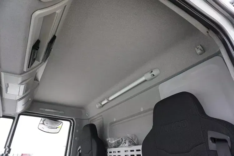 Iveco EUROCARGO / 180-250 / SKRZYNIOWY + HDS / HYVA HC - 153 / ROTATOR / PILOT zdjęcie 17