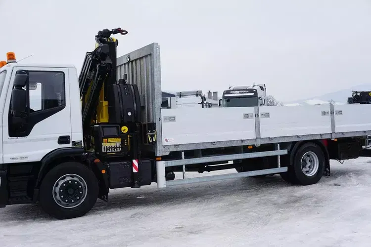 Iveco EUROCARGO / 180-250 / SKRZYNIOWY + HDS / HYVA HC - 153 / ROTATOR / PILOT zdjęcie 33