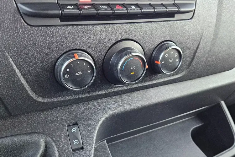 Renault Master L3H2 89999zł Netto Brygadówka 7 osób 2.3 dCi/150KM zdjęcie 28