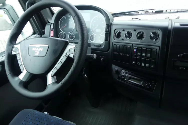 MAN TGA 26.400 6x2 / CHŁODNIA /  / KABINA SYPIALNA / zdjęcie 30