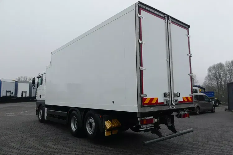 MAN TGA 26.400 6x2 / CHŁODNIA /  / KABINA SYPIALNA / zdjęcie 6