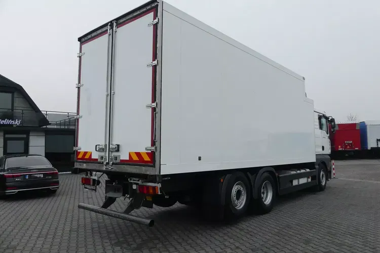 MAN TGA 26.400 6x2 / CHŁODNIA /  / KABINA SYPIALNA / zdjęcie 8