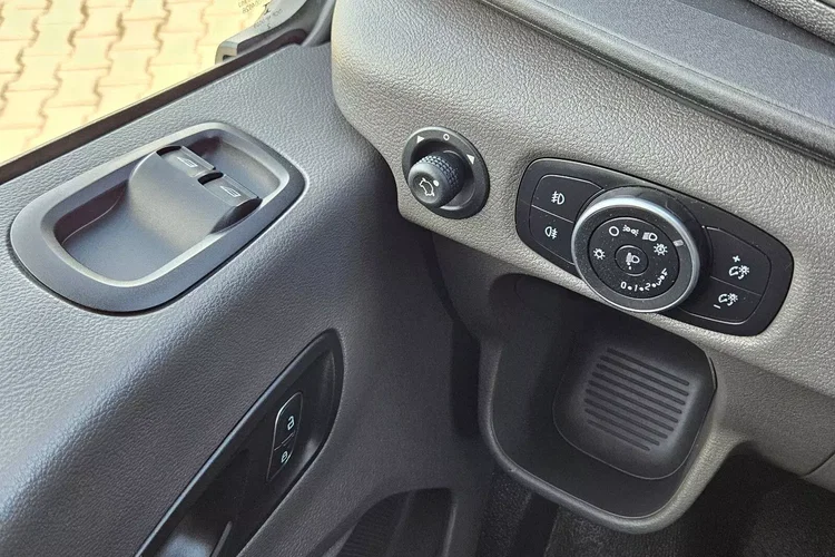 Ford transit L4H3 89900zł NETTO Brygadówka 6 osób 2.0TdCi/170KM zdjęcie 18