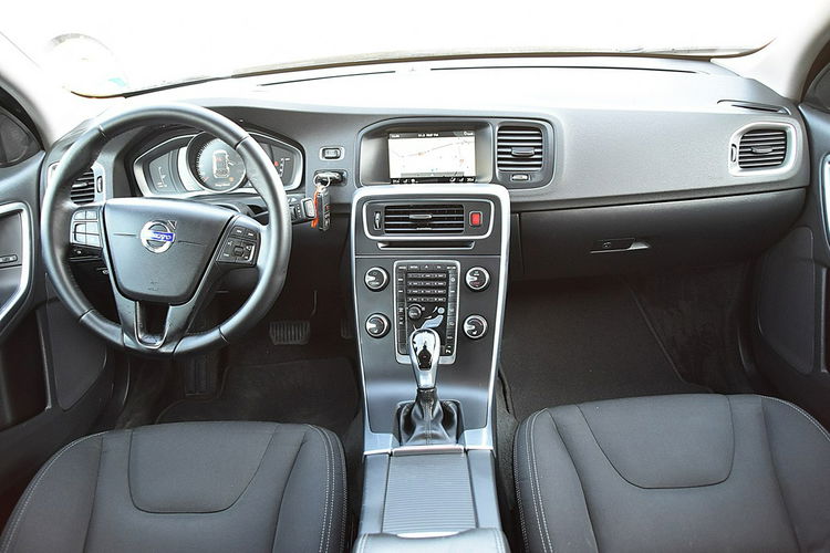 Volvo V60 2.0D3 150KM Navi Alu Led Podg. Fotele Gwarancja zdjęcie 10