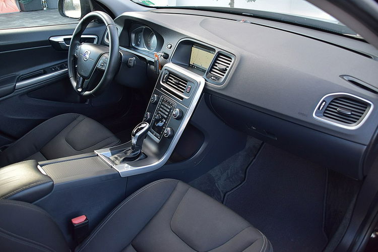 Volvo V60 2.0D3 150KM Navi Alu Led Podg. Fotele Gwarancja zdjęcie 11