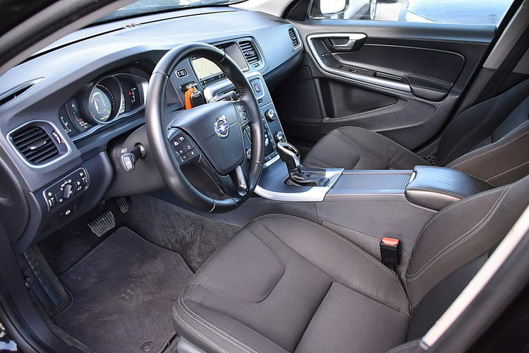 Volvo V60 2.0D3 150KM Navi Alu Led Podg. Fotele Gwarancja zdjęcie 9