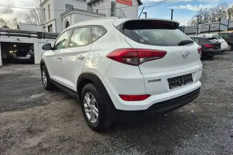Hyundai Tucson 1.6 Benzyna SERWIS Kamera Bardzo Ładny i Zadbany Tucson zdjęcie 4