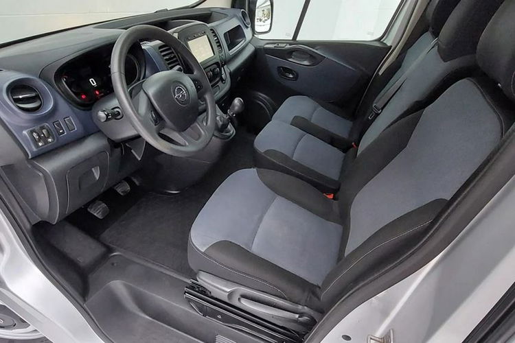 Opel Vivaro Faktura VAT LONG Długi Bardzo Ładny i Zadbany zdjęcie 18