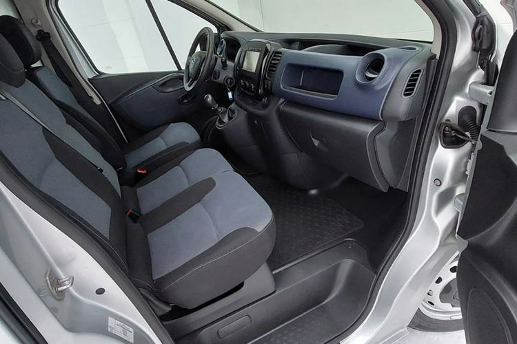 Opel Vivaro Faktura VAT LONG Długi Bardzo Ładny i Zadbany zdjęcie 25