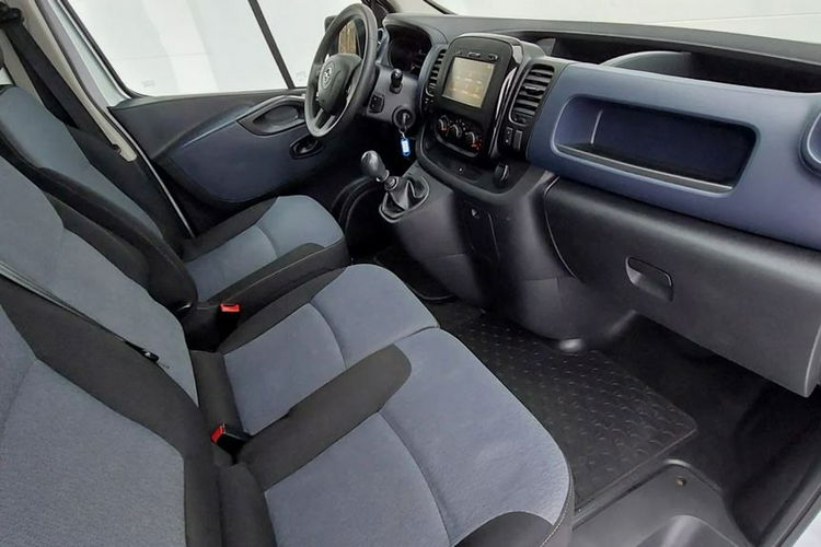 Opel Vivaro Faktura VAT LONG Długi Bardzo Ładny i Zadbany zdjęcie 26