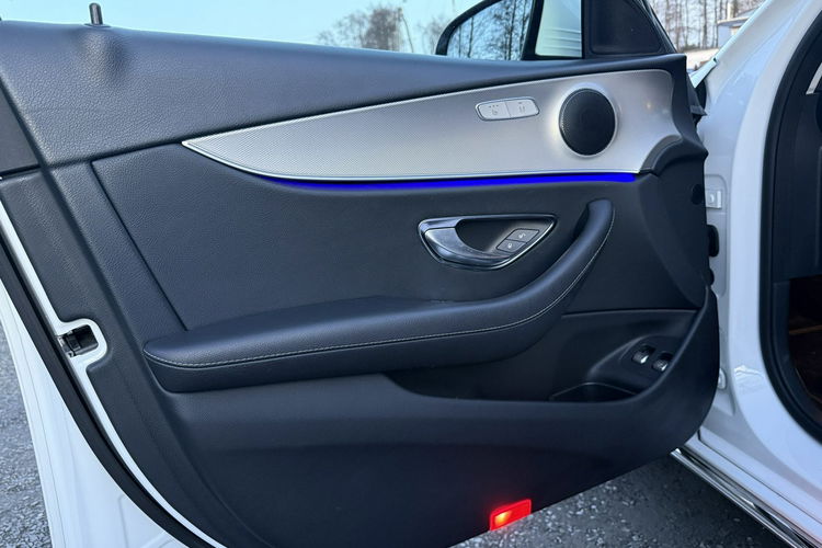 Mercedes E 200 Full-Led. Automat. Niski przebieg. zdjęcie 11