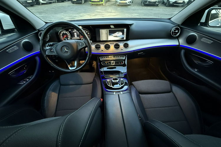 Mercedes E 200 Full-Led. Automat. Niski przebieg. zdjęcie 14