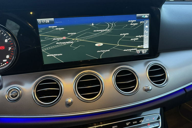 Mercedes E 200 Full-Led. Automat. Niski przebieg. zdjęcie 22