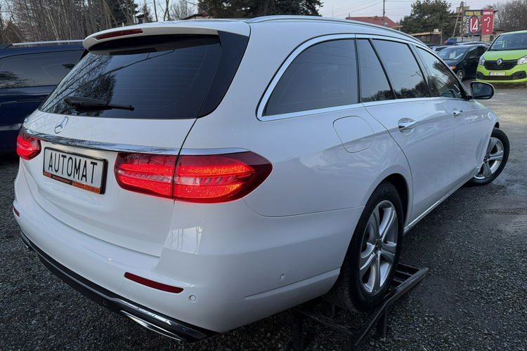 Mercedes E 200 Full-Led. Automat. Niski przebieg. zdjęcie 5