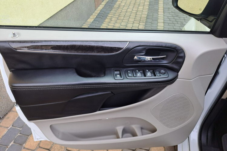 Chrysler Town & Country Touring 3.6 V6 BENZYNA | 287KM | 2014r. PL tablice 7os. Stow 'n Go zdjęcie 21