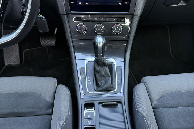 Volkswagen Golf Automat DSG. 2018/19r. Alcantara . Navigacja. Masaże. Radar. Asystent. zdjęcie 14