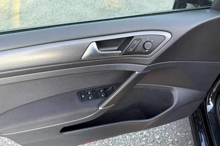 Volkswagen Golf Automat DSG. 2018/19r. Alcantara . Navigacja. Masaże. Radar. Asystent. zdjęcie 18