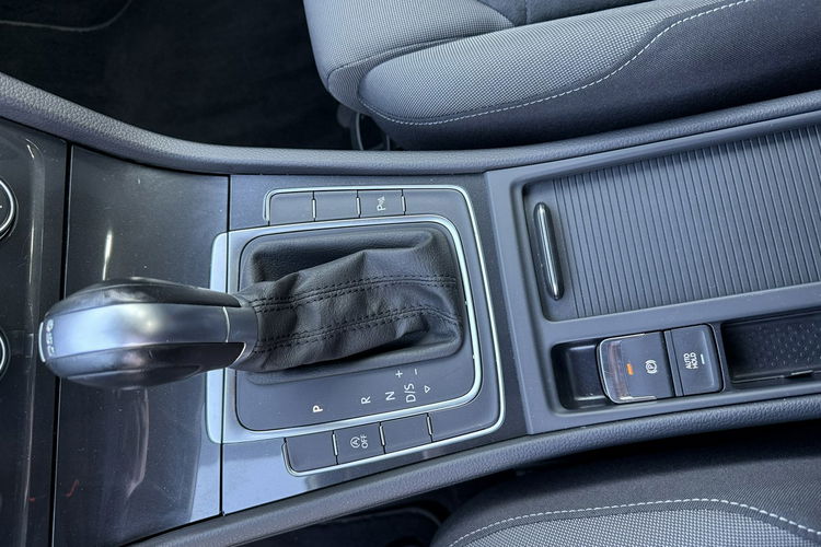 Volkswagen Golf Automat DSG. 2018/19r. Alcantara . Navigacja. Masaże. Radar. Asystent. zdjęcie 23