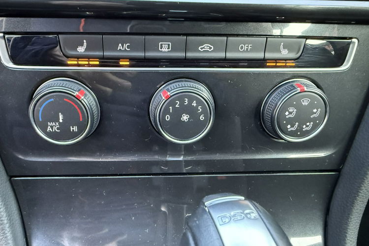 Volkswagen Golf Automat DSG. 2018/19r. Alcantara . Navigacja. Masaże. Radar. Asystent. zdjęcie 25