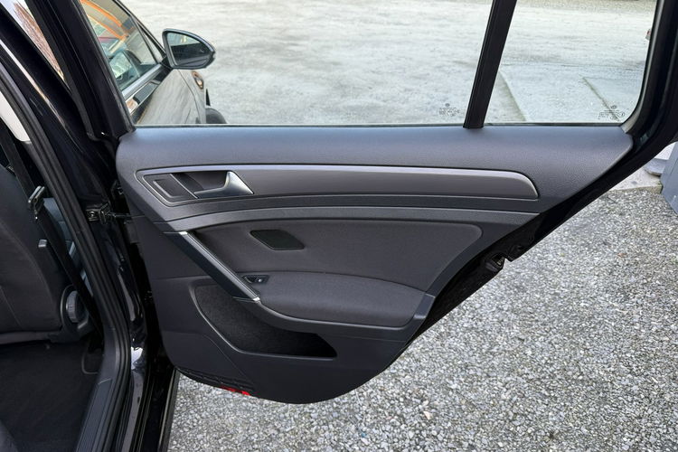 Volkswagen Golf Automat DSG. 2018/19r. Alcantara . Navigacja. Masaże. Radar. Asystent. zdjęcie 31